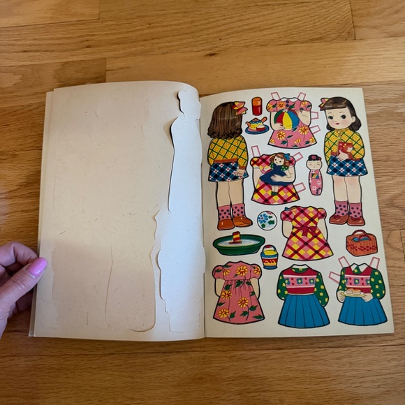 Vintage Japanese Cutout Dressing Book Paper Dolls Made in Japan - Picture 9 of 16